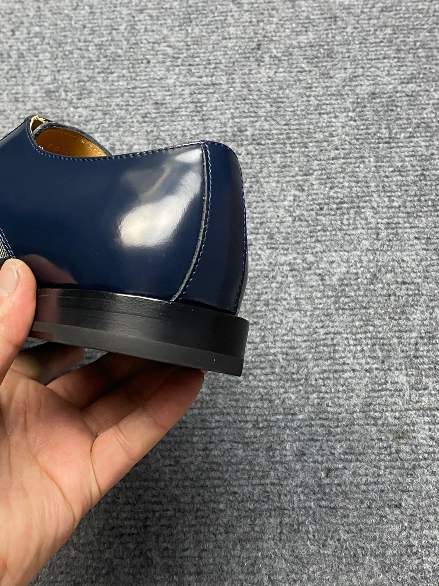 Factory price 960FENDI Fendi men's breathable and comfortable leather shoes. Original development. The leather outsole is made of leather. Counters copy one to one. Imported counter cowhide. Imported water dyes cattle. 38 to 44. (45.46. can be ordered. 47.